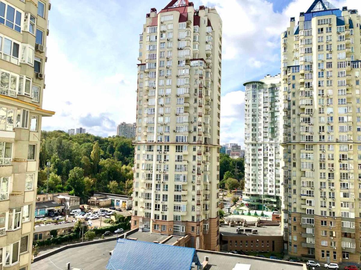 Navit Apartments With Breakfast, Near The Railway Station, The City Center, The Park Kiev Exteriör bild