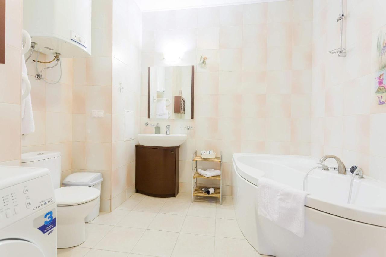 Navit Apartments With Breakfast, Near The Railway Station, The City Center, The Park Kiev Exteriör bild