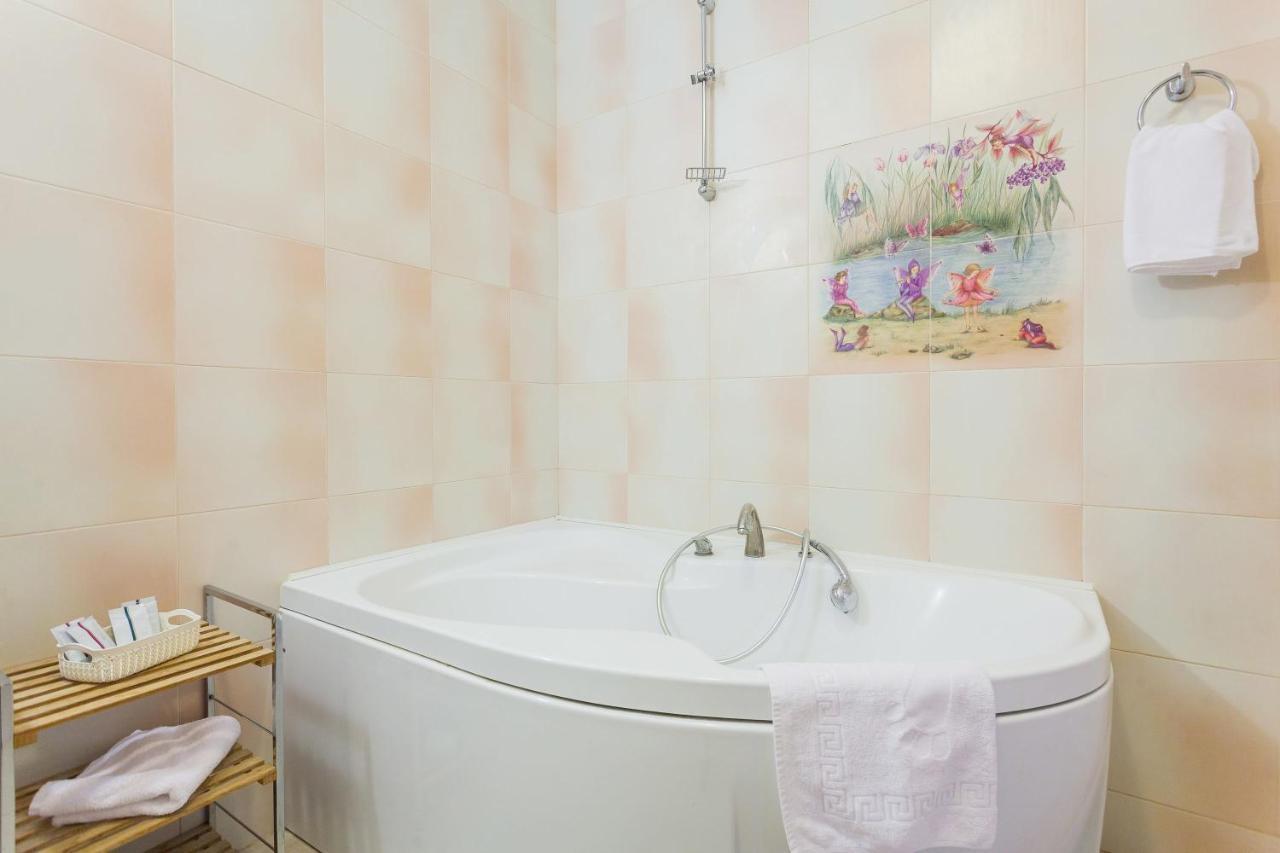 Navit Apartments With Breakfast, Near The Railway Station, The City Center, The Park Kiev Exteriör bild